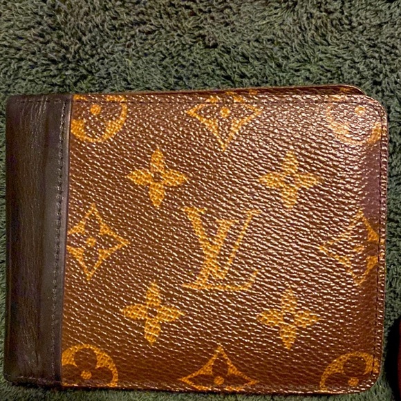 COPY - Authentic Louis Vuitton in excellent used condition